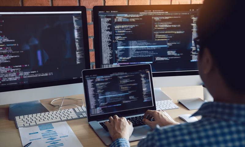 数据科学选型:R与Python如何赋能龙亭区网站建设?